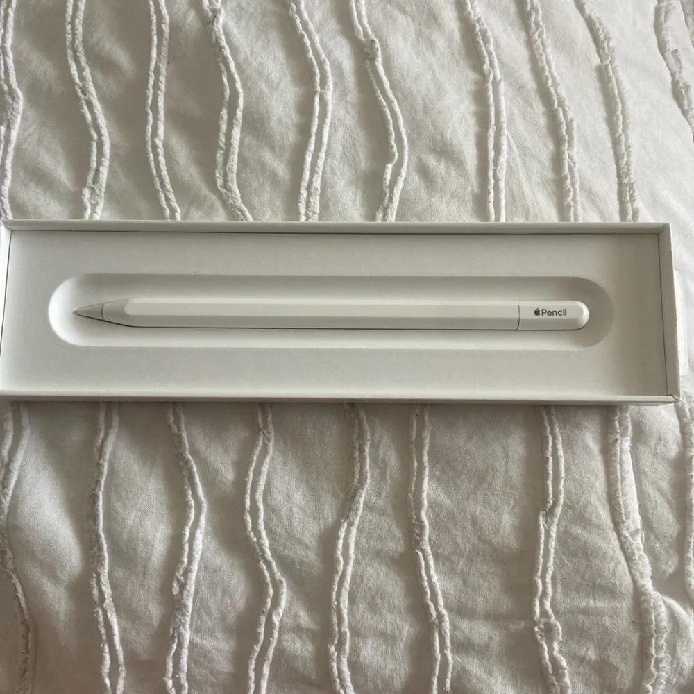 Apple Pencil fits any iPad